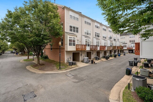 211 Medlock Ln in Alexandria, VA - Building Photo - Building Photo