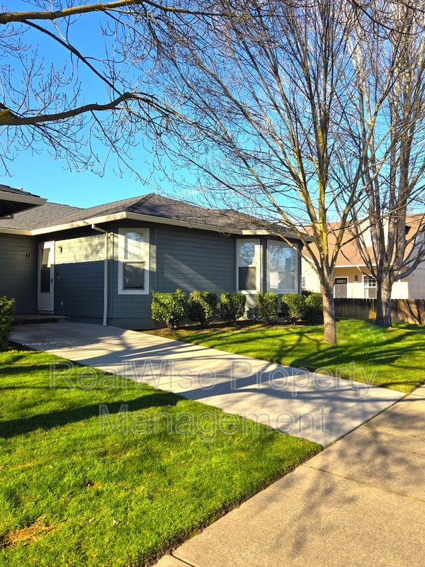 3015 Merriman in Medford, OR - Building Photo - Building Photo