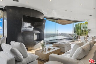 1738 Viewmont Dr in Los Angeles, CA - Building Photo - Building Photo