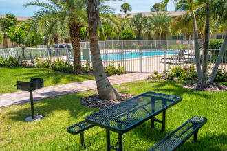 The Renee Garden Apartments in Pompano Beach, FL - Building Photo - Building Photo