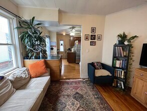 12 Hancock St, Unit 1 in Somerville, MA - Foto de edificio - Building Photo