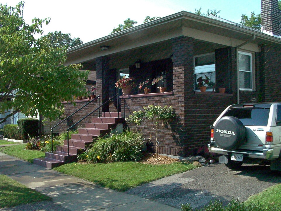 331 Pearl St in Jeffersonville, IN - Building Photo