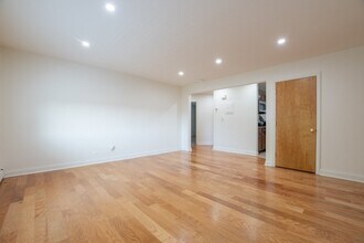 146 Willow St in Waltham, MA - Foto de edificio - Building Photo