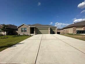 260 Vortex Pass in Kyle, TX - Building Photo - Building Photo