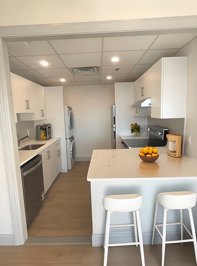 623 Commonwealth Ave, Unit 701-702