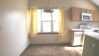 1934 Heron Ave in Schaumburg, IL - Foto de edificio - Building Photo