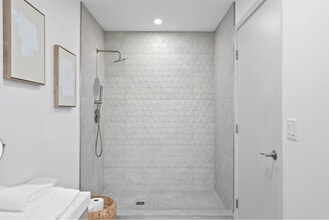 1255 NW 126th St, Unit 522 in North Miami, FL - Building Photo - Building Photo