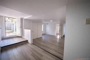 73 E Main St in Beacon, NY - Building Photo