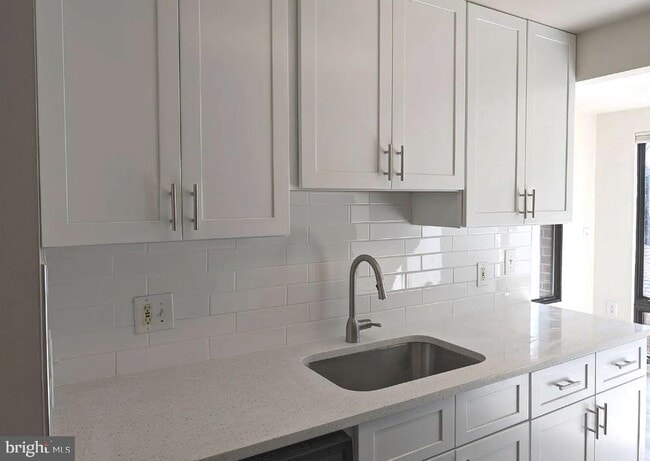 18001 Chalet Dr in Germantown, MD - Building Photo - Building Photo