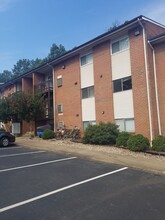 1215 Wertland St, Unit A22 in Charlottesville, VA - Foto de edificio - Building Photo