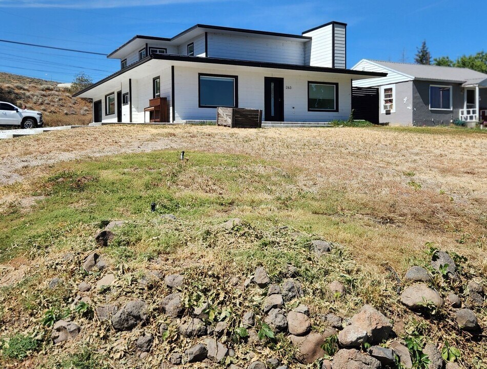 263 F St SW in Ephrata, WA - Building Photo