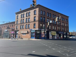 343-357 W Main St in Waterbury, CT - Building Photo - Building Photo