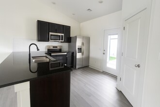 5140-5142 S Chase Cir in Wichita, KS - Building Photo - Building Photo