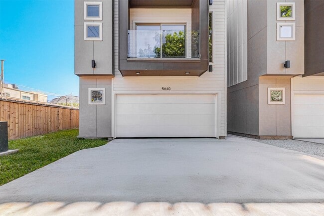 5640 Dolores St in Houston, TX - Building Photo - Building Photo