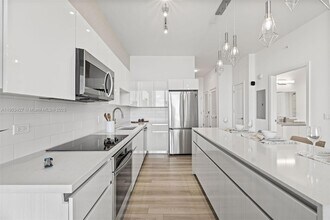 101 Diplomat Pkwy, Unit 1405 in Hallandale Beach, FL - Building Photo - Building Photo