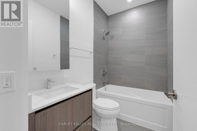 8188 Yonge St in Vaughan, ON - Building Photo - Building Photo