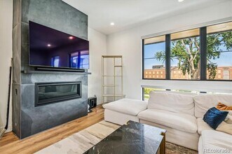 4294 E 8th Pl in Denver, CO - Foto de edificio - Building Photo