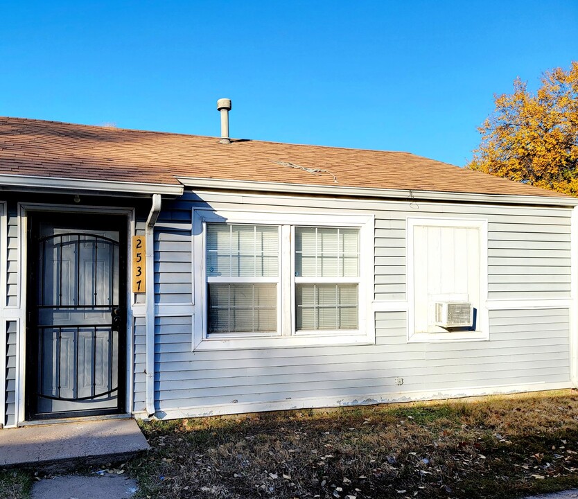 2537 N Park Pl in Wichita, KS - Building Photo