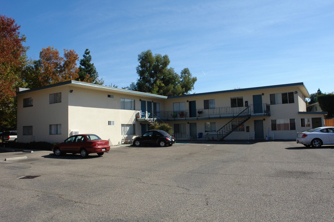 669 Chorro St in San Luis Obispo, CA - Foto de edificio