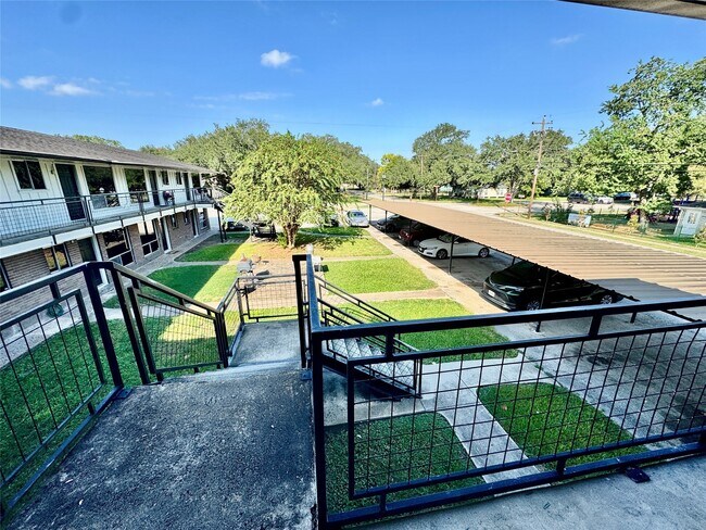 2201 N Grand Blvd in Pearland, TX - Building Photo - Building Photo