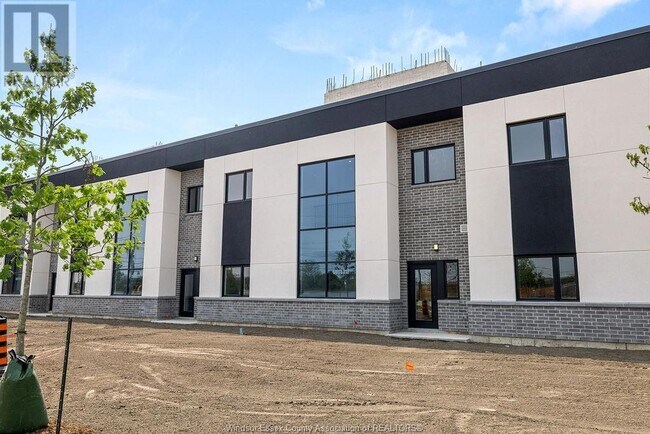 4400 Laurier Pkwy in Lasalle, ON - Building Photo - Building Photo