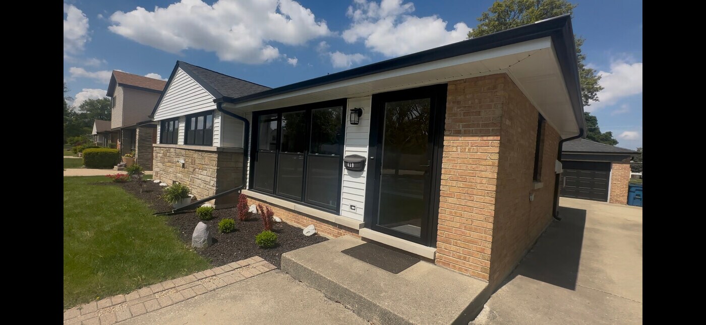 439 Highview Ave in Elmhurst, IL - Building Photo