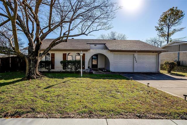 6262 Whispering Ln in Watauga, TX - Building Photo