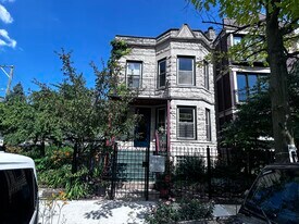2531 N Sacramento Ave, Unit Top Floor in Chicago, IL - Building Photo