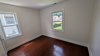 2112 Ratcliffe Ave in Louisville, KY - Building Photo - Building Photo