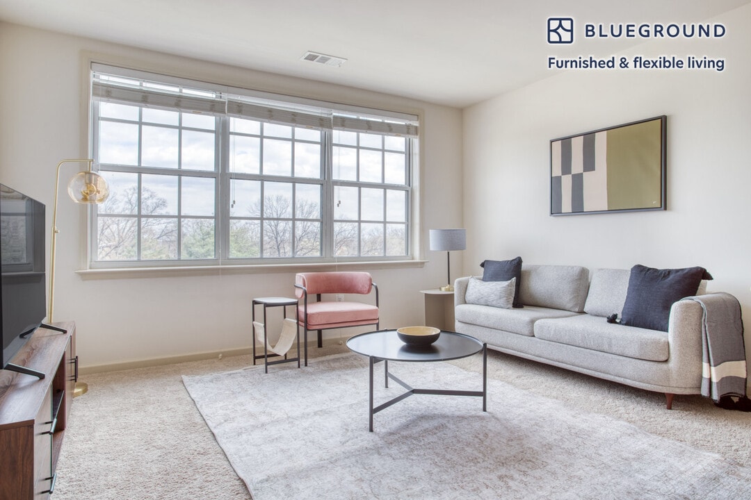 925 N Garfield St, Unit FL4-ID490 in Arlington, VA - Building Photo