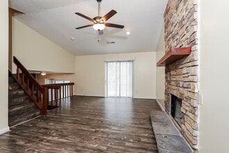 496 Jaywood Dr in Stone Mountain, GA - Building Photo - Building Photo