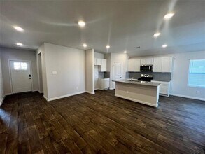 320 Belmont Pl in Lockhart, TX - Building Photo - Building Photo