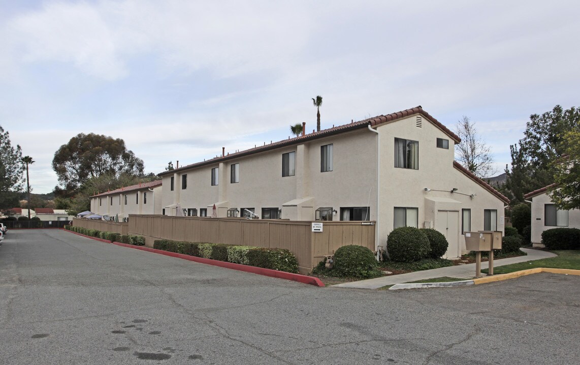 Mountain View Townhomes in Escondido, CA - Building Photo