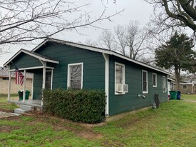 202 Bois D Arc St, Unit 2 in Whitesboro, TX - Building Photo