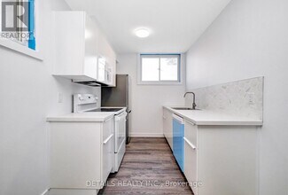 828B Maplewood Ave in Ottawa, ON - Building Photo - Building Photo
