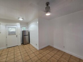 942 N Sweetzer Ave in West Hollywood, CA - Foto de edificio - Building Photo
