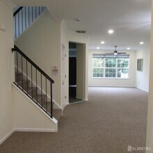 29 Tall Oaks Ct in Sayreville, NJ - Building Photo - Building Photo