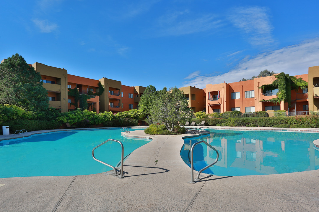 Cottonwood Ranch in Albuquerque, NM - Building Photo