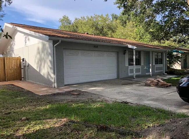 1618 Amberglen Dr in Dunedin, FL - Building Photo - Building Photo