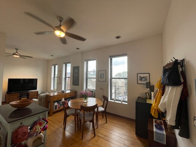 1237 N Noble St in Chicago, IL - Building Photo - Building Photo