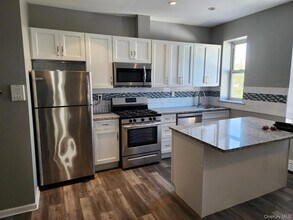 45-01 Ditmars Blvd, Unit 2R in Queens, NY - Building Photo - Building Photo