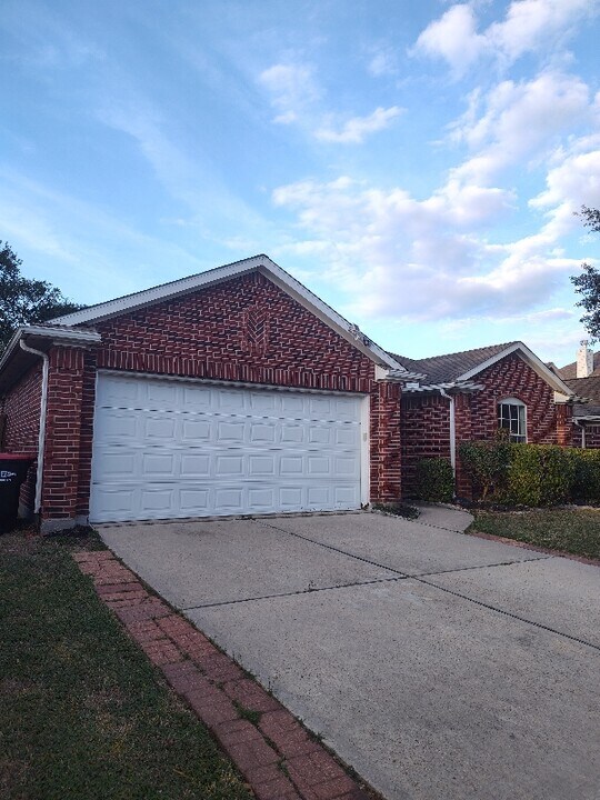 4838 Lazy Timbers Dr in Humble, TX - Building Photo