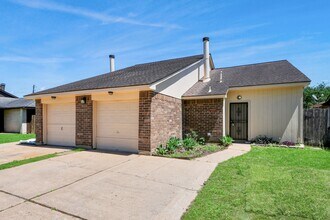 16425 Monte Carlo Ln in Houston, TX - Building Photo - Building Photo