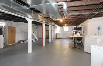 619 Ferdinand Avenue, Unit #1 (1st Floor) in Forest Park, IL - Foto de edificio - Building Photo