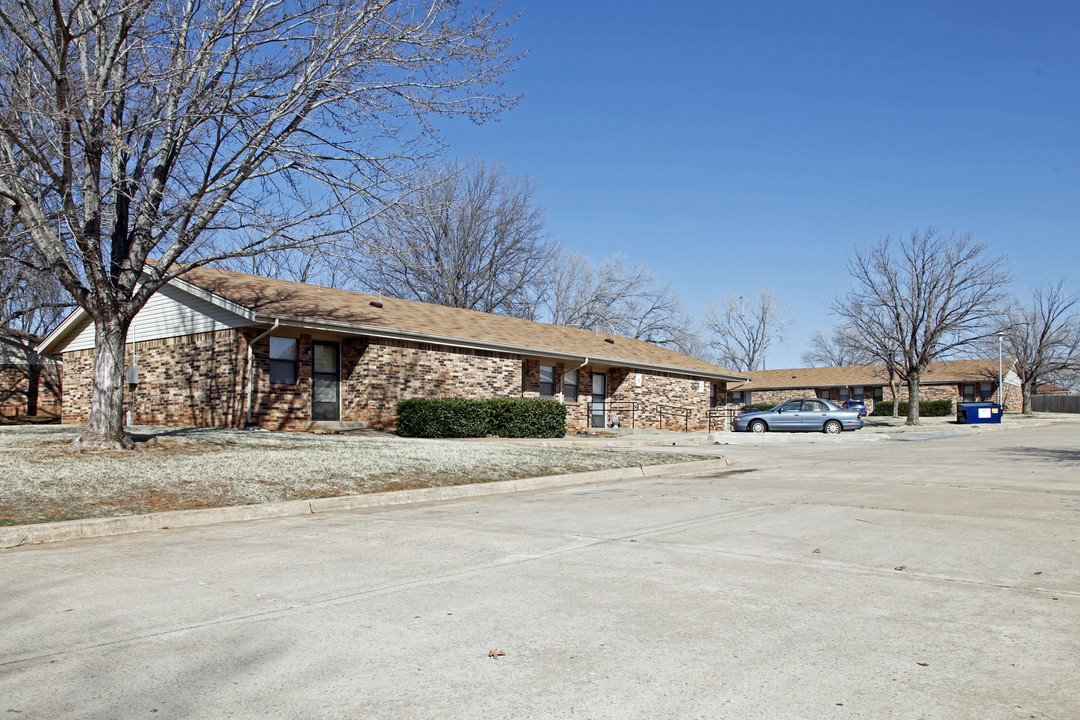 First Capitol Apartments in Guthrie, OK - Building Photo