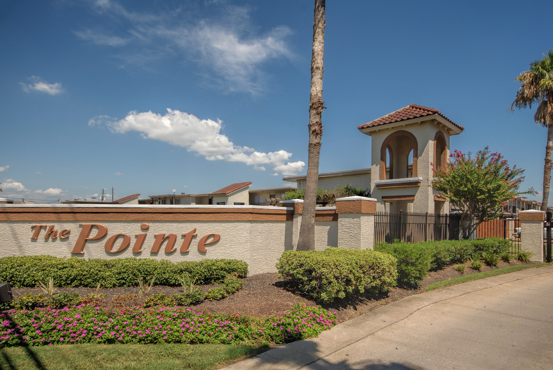 The Pointe in Pasadena, TX - Building Photo