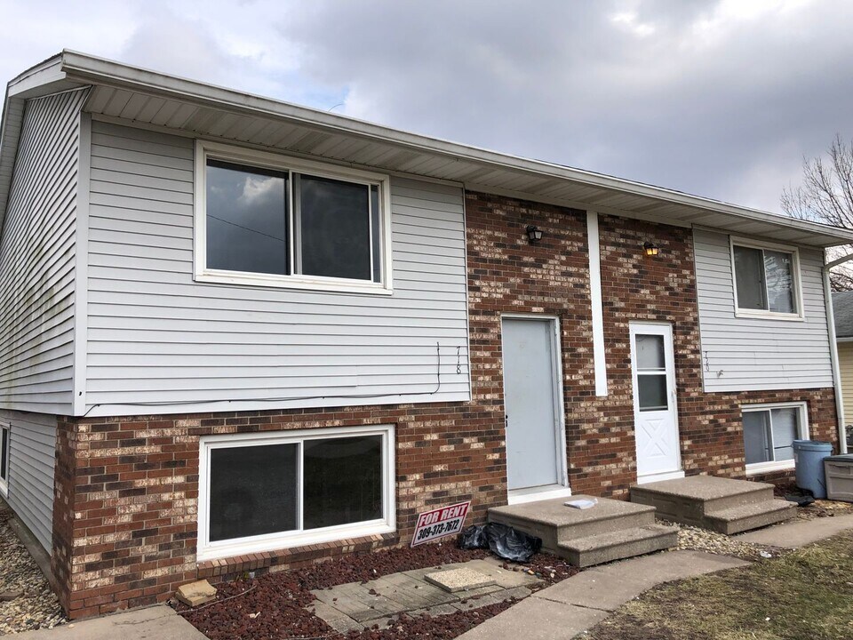 720 7th St in Colona, IL - Building Photo