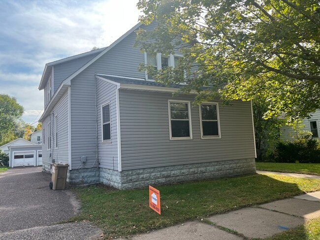 1221 Summit St