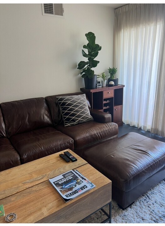 15455 Sherman Way, Unit 11 in Van Nuys, CA - Building Photo