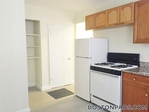 1 President Terrace, Unit 2 in Boston, MA - Foto de edificio - Building Photo